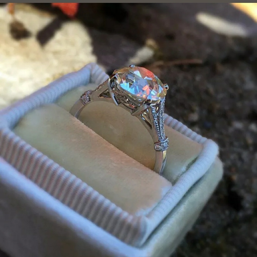 Sale 🎊Beautiful silver ring w/sparkly cubic z - Picture 4 of 5